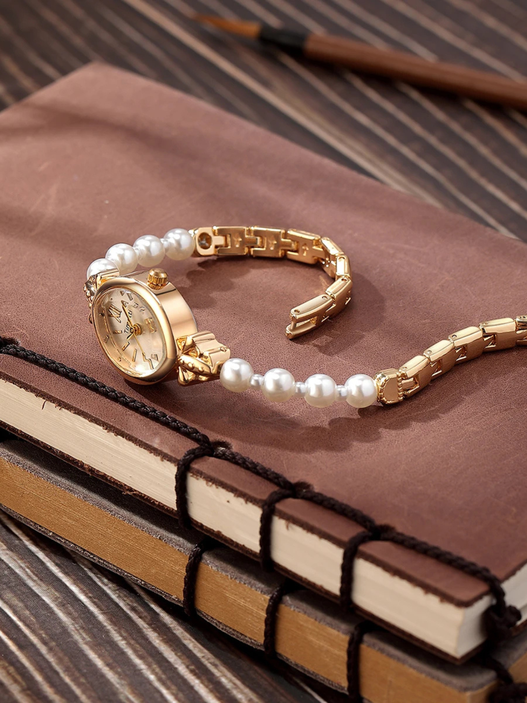 Pearl Quartz Bracelet Watch – Gold