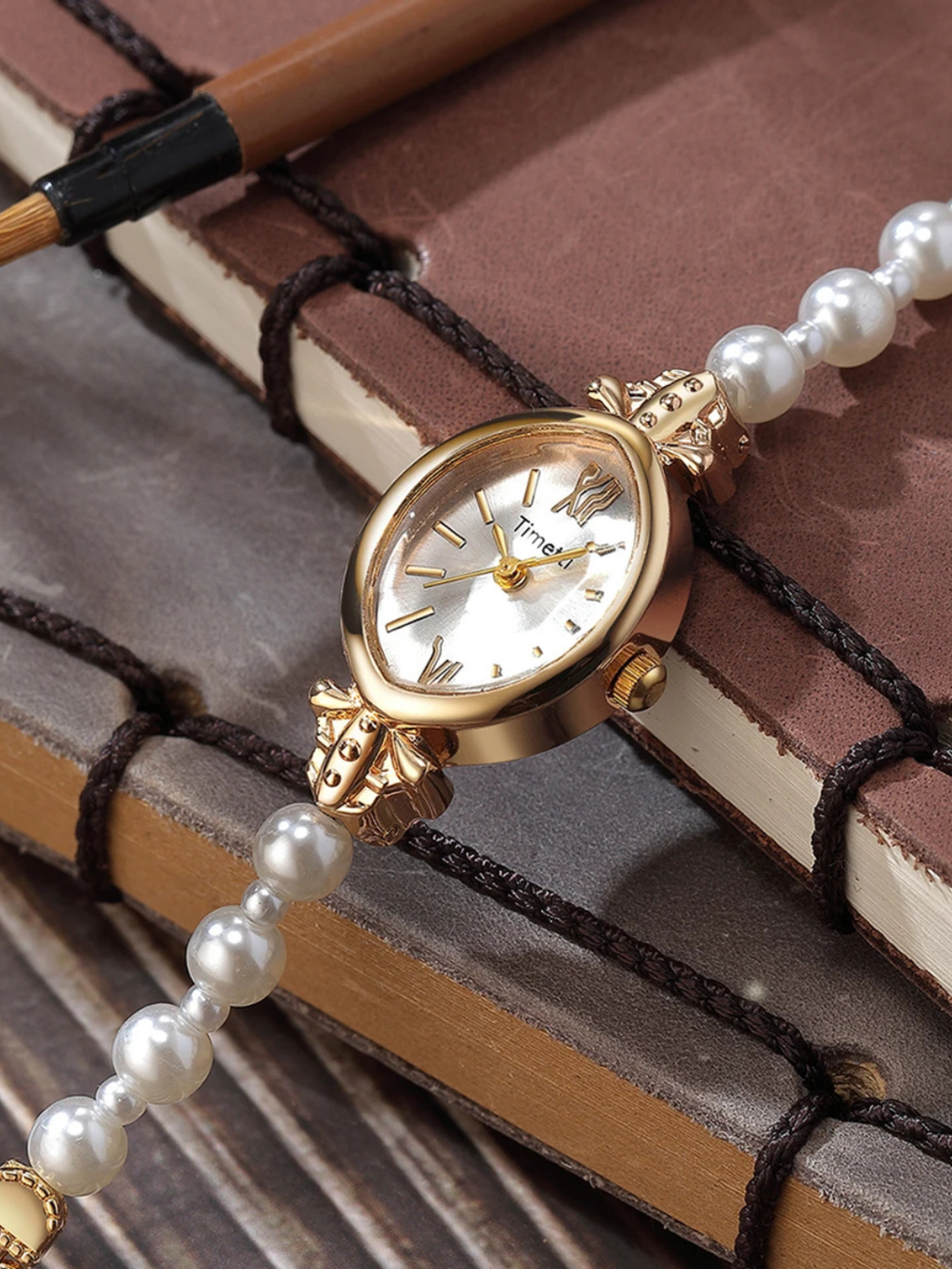 Pearl Quartz Bracelet Watch – Gold